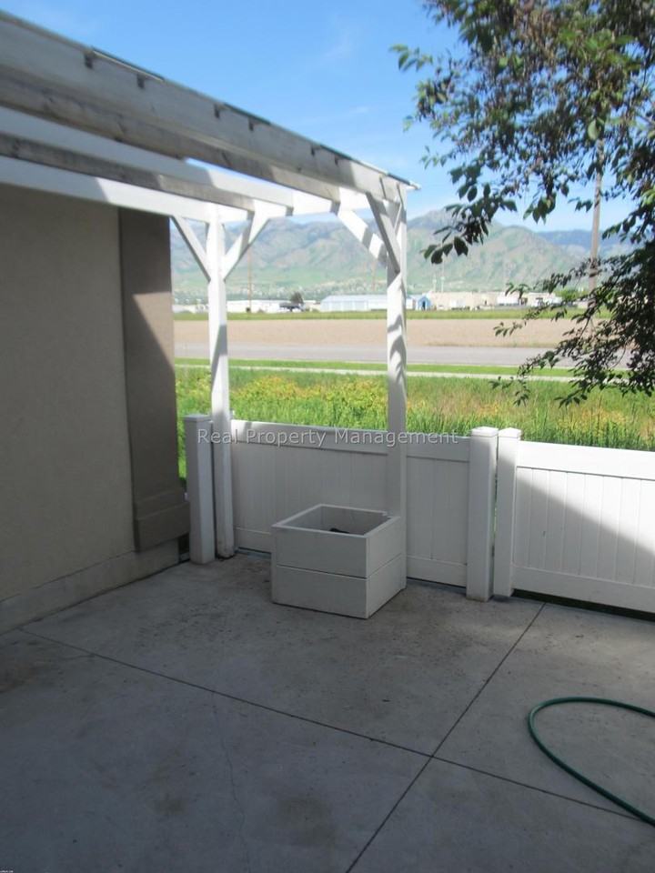 100 Penhurst Pl - Photo 6 of 11