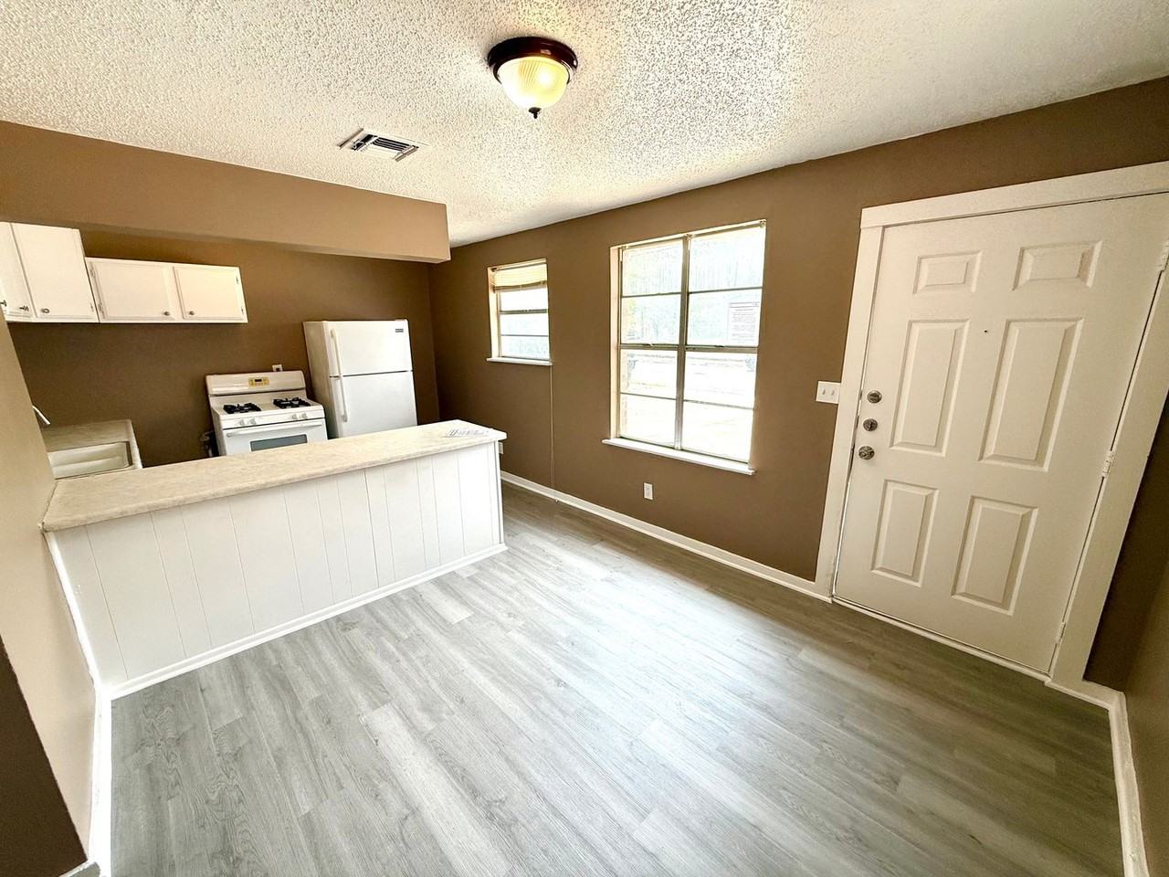 1827 E Highland Blvd - Photo 4 of 18