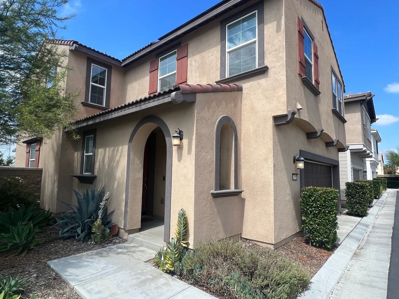 13998 Blossom Way - Photo 2 of 33