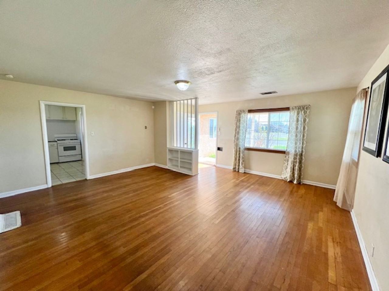 1720 Cherry Ave - Photo 3 of 12