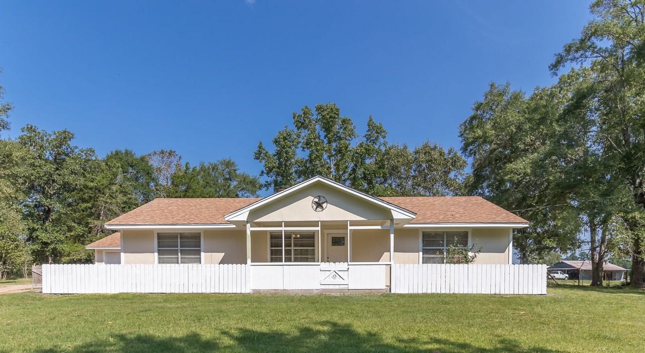 2137 Fm 1375 Rd E - Photo 2 of 26