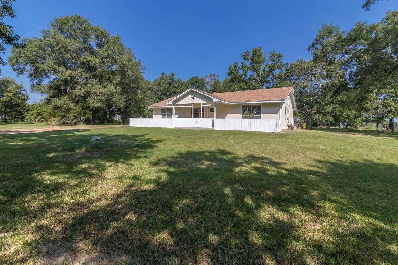 2137 Fm 1375 Rd E - Photo 3 of 26