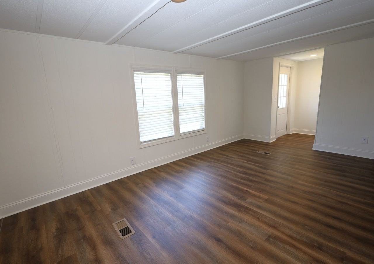 437 North St - Photo 2 of 13