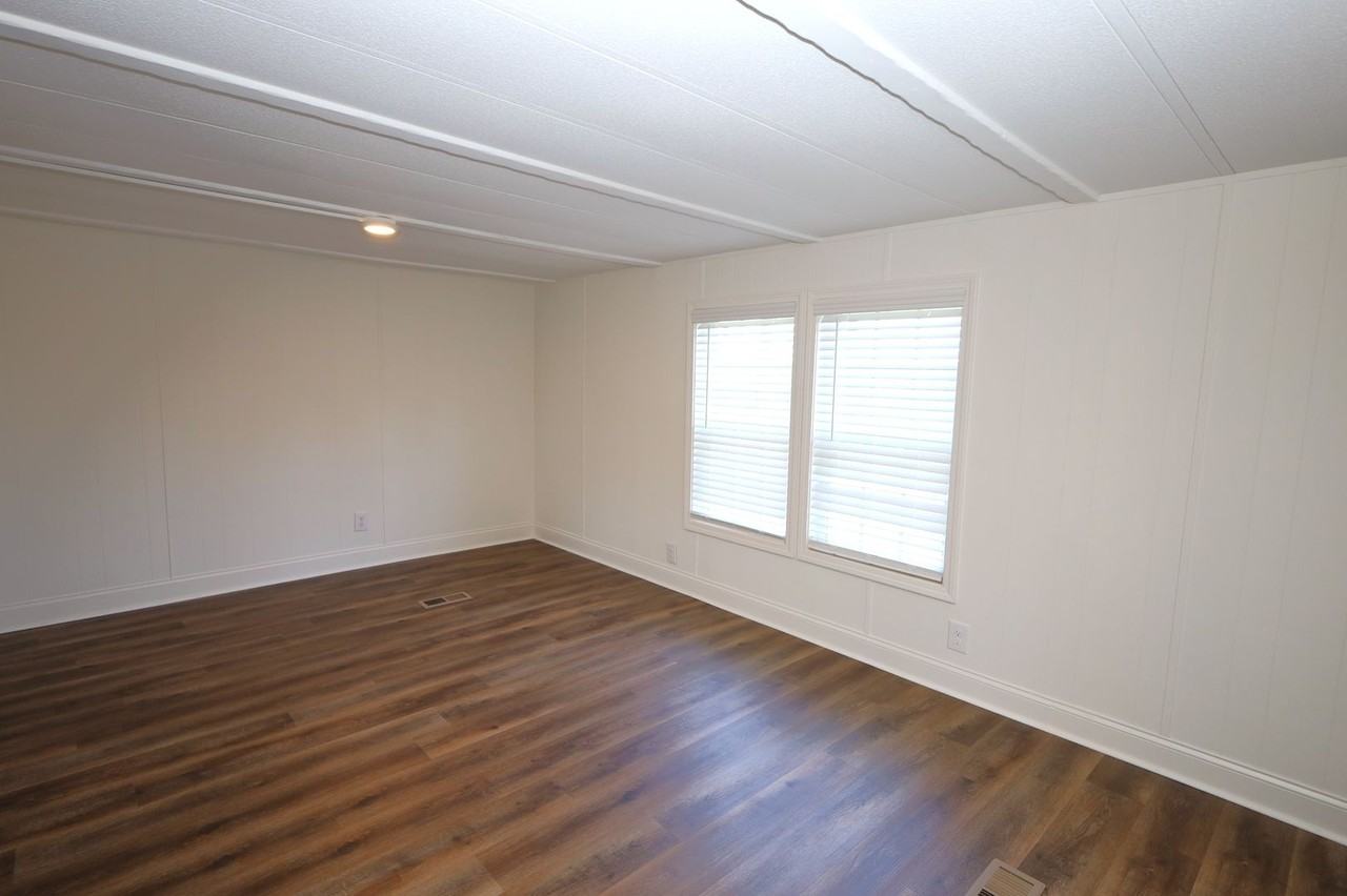 437 North St - Photo 3 of 13