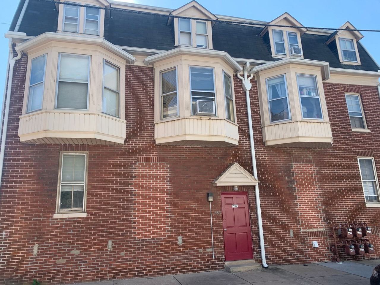 232 E King St #6