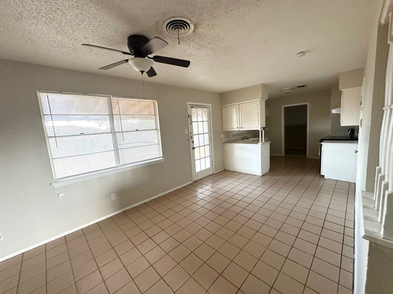 4811 W Illinois Ave - Photo 3 of 10