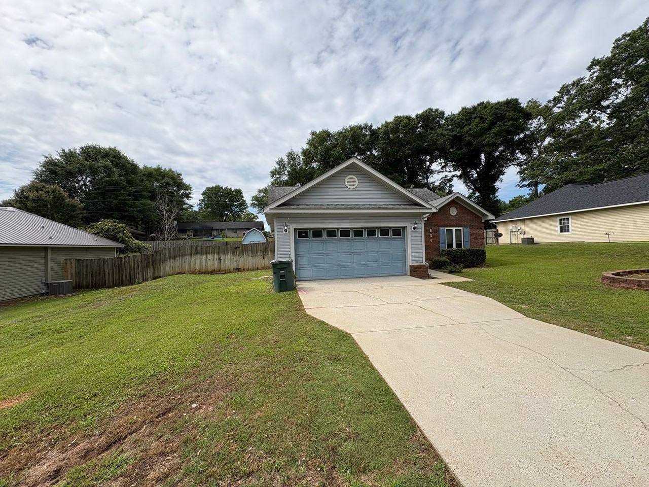 604 Antler Dr - Photo 2 of 18