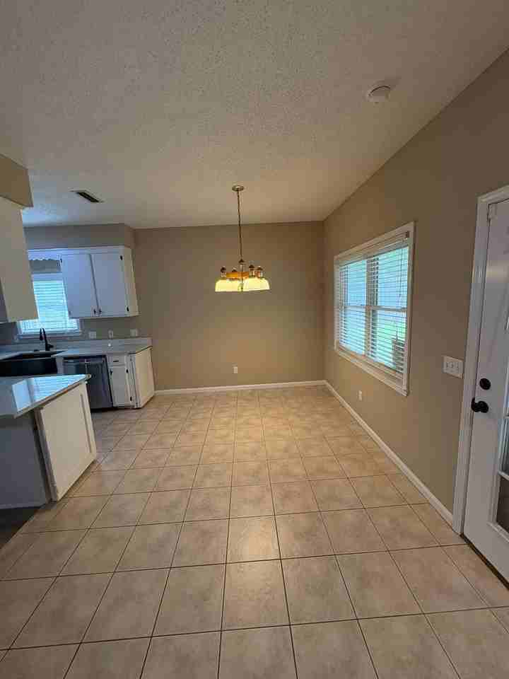 604 Antler Dr - Photo 4 of 18