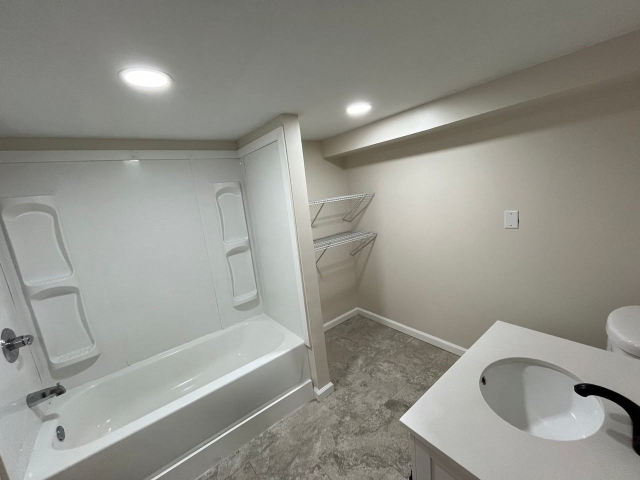 442 Royal Pines Dr - Photo 5 of 8