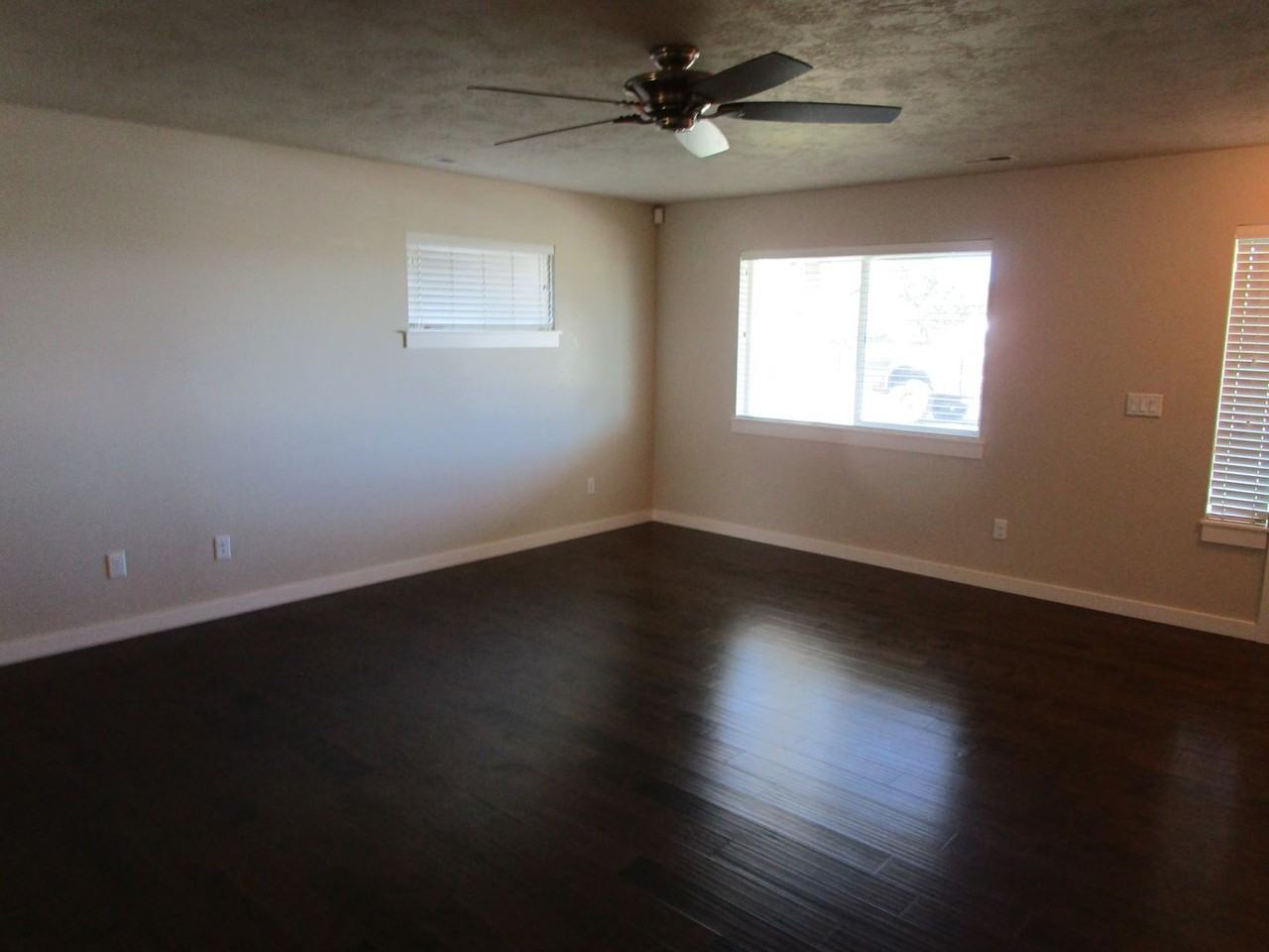 1250 Nw Seehale Ave - Photo 3 of 18