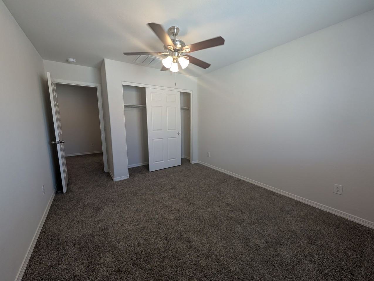 3803 S 54th Ln - Photo 7 of 20