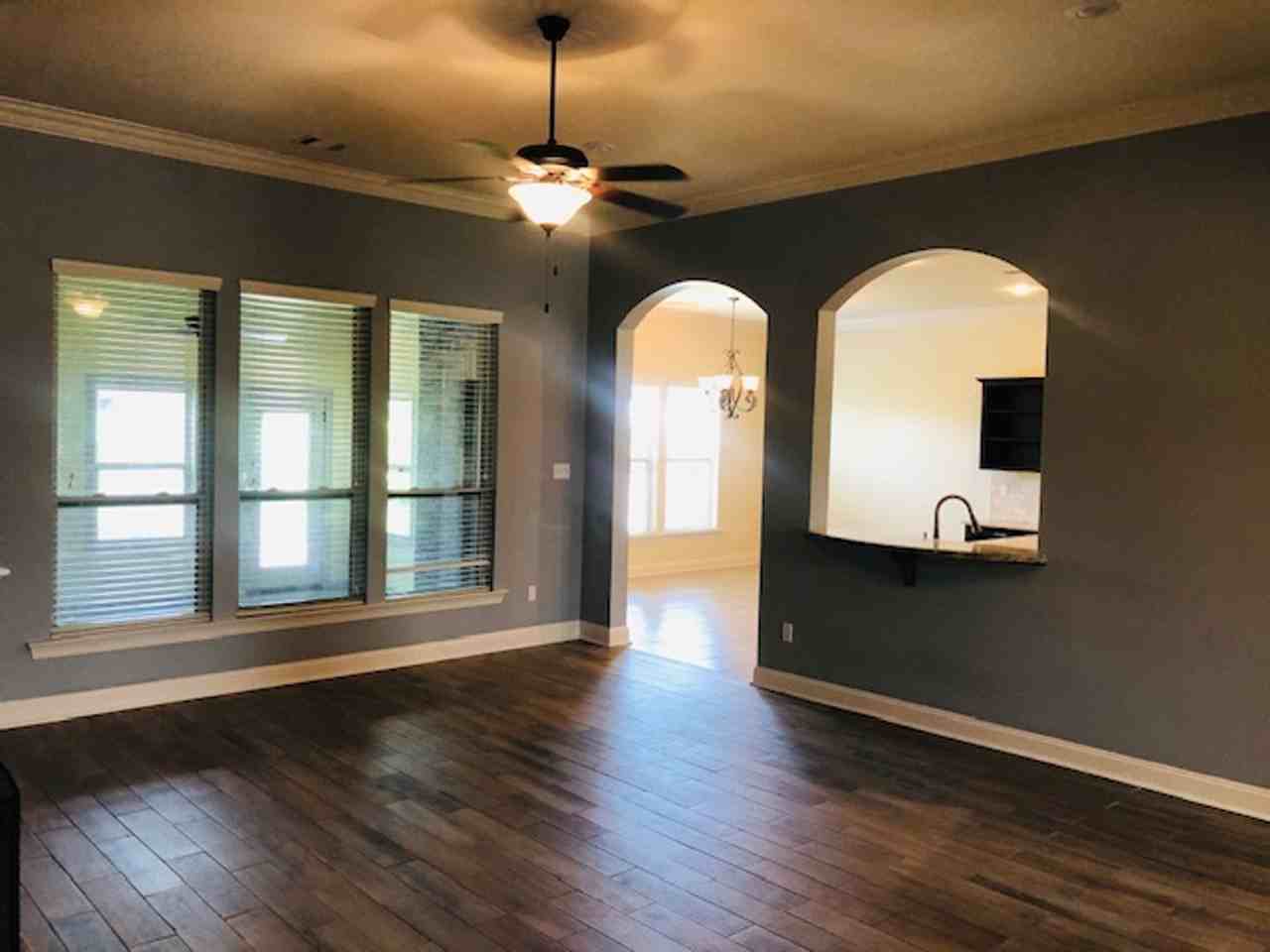 240 Danielle Dr - Photo 7 of 23