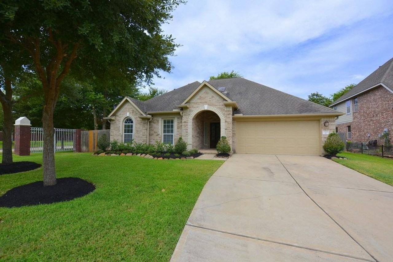 1523 Stone Canyon Dr - Photo 2 of 33