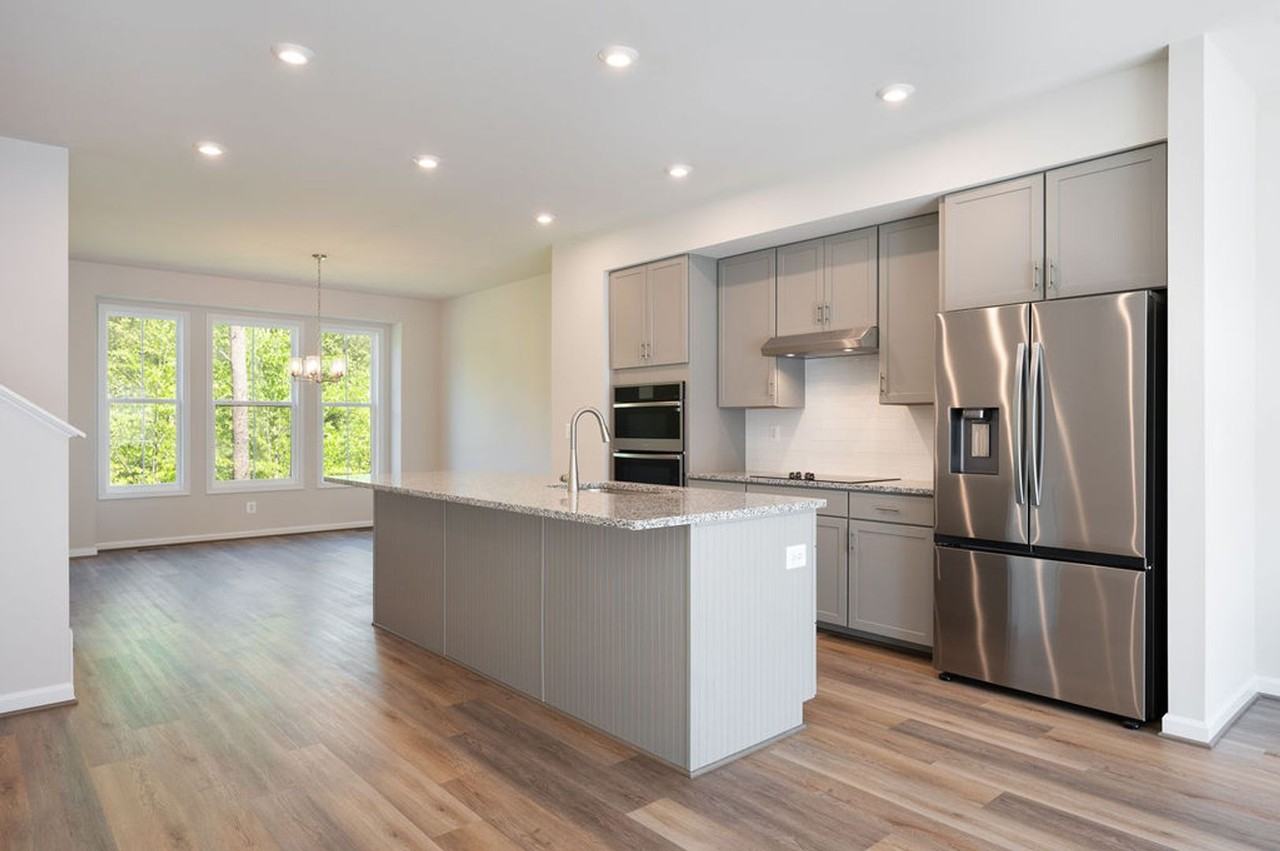 2864 Sweetbay St - Photo 3 of 24