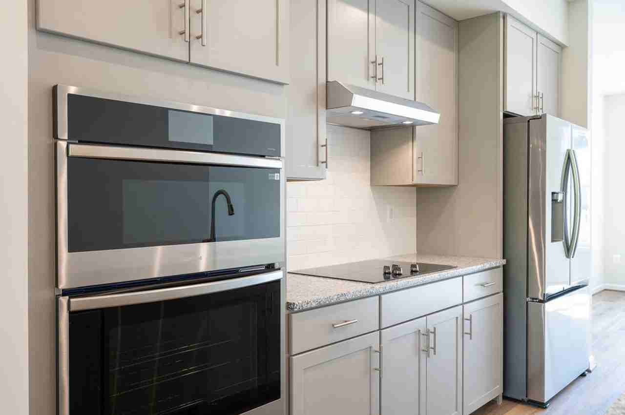 2864 Sweetbay St - Photo 4 of 24