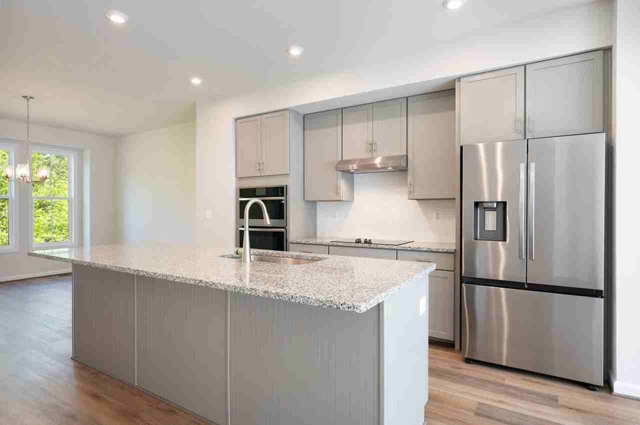 2864 Sweetbay St - Photo 5 of 24