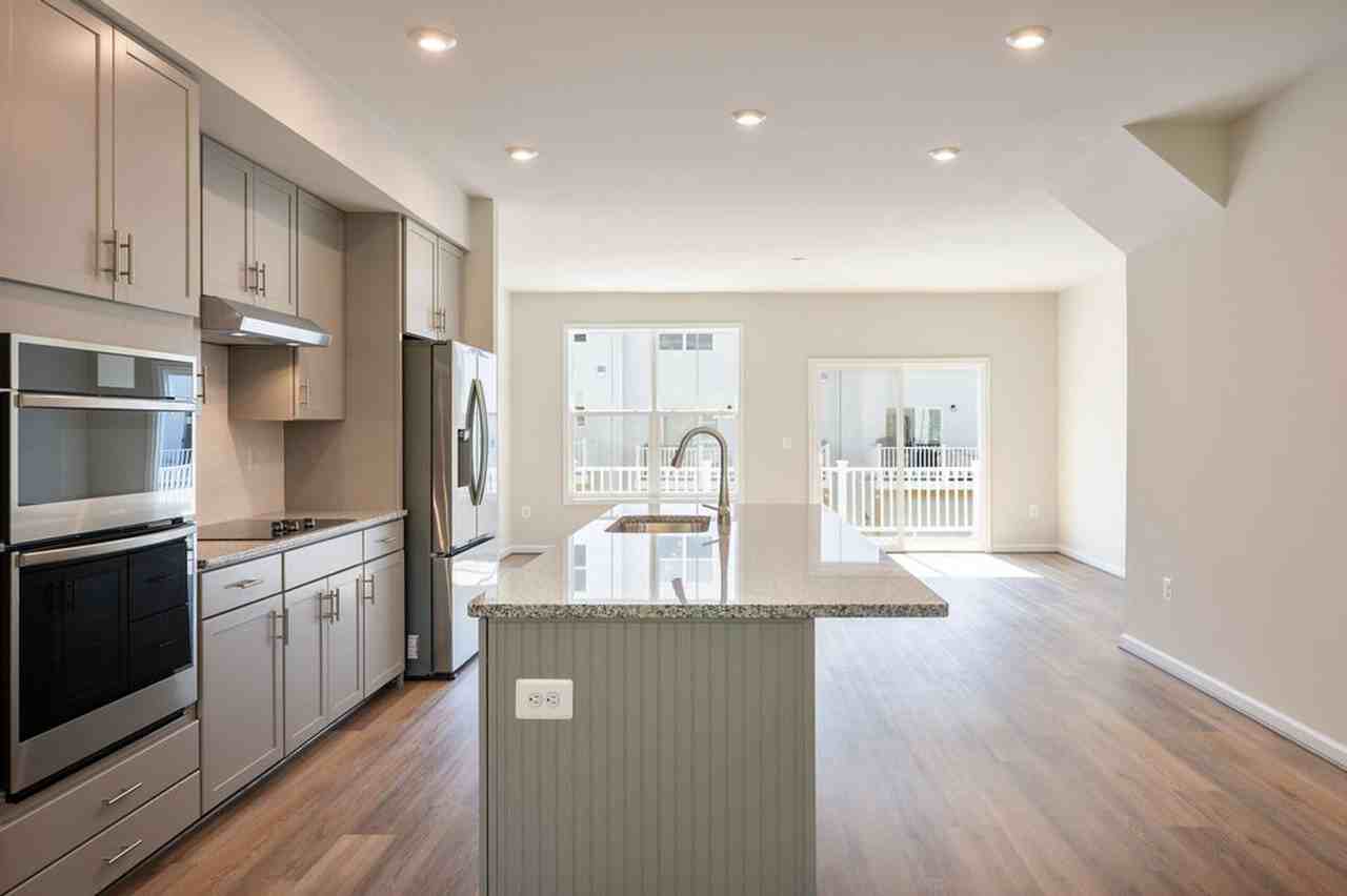 2864 Sweetbay St - Photo 6 of 24