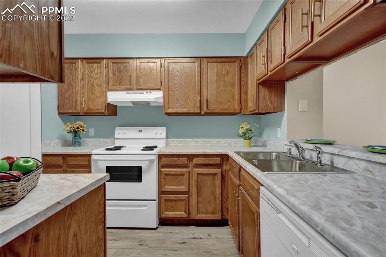 3467 Queen Anne Way - Photo 3 of 37