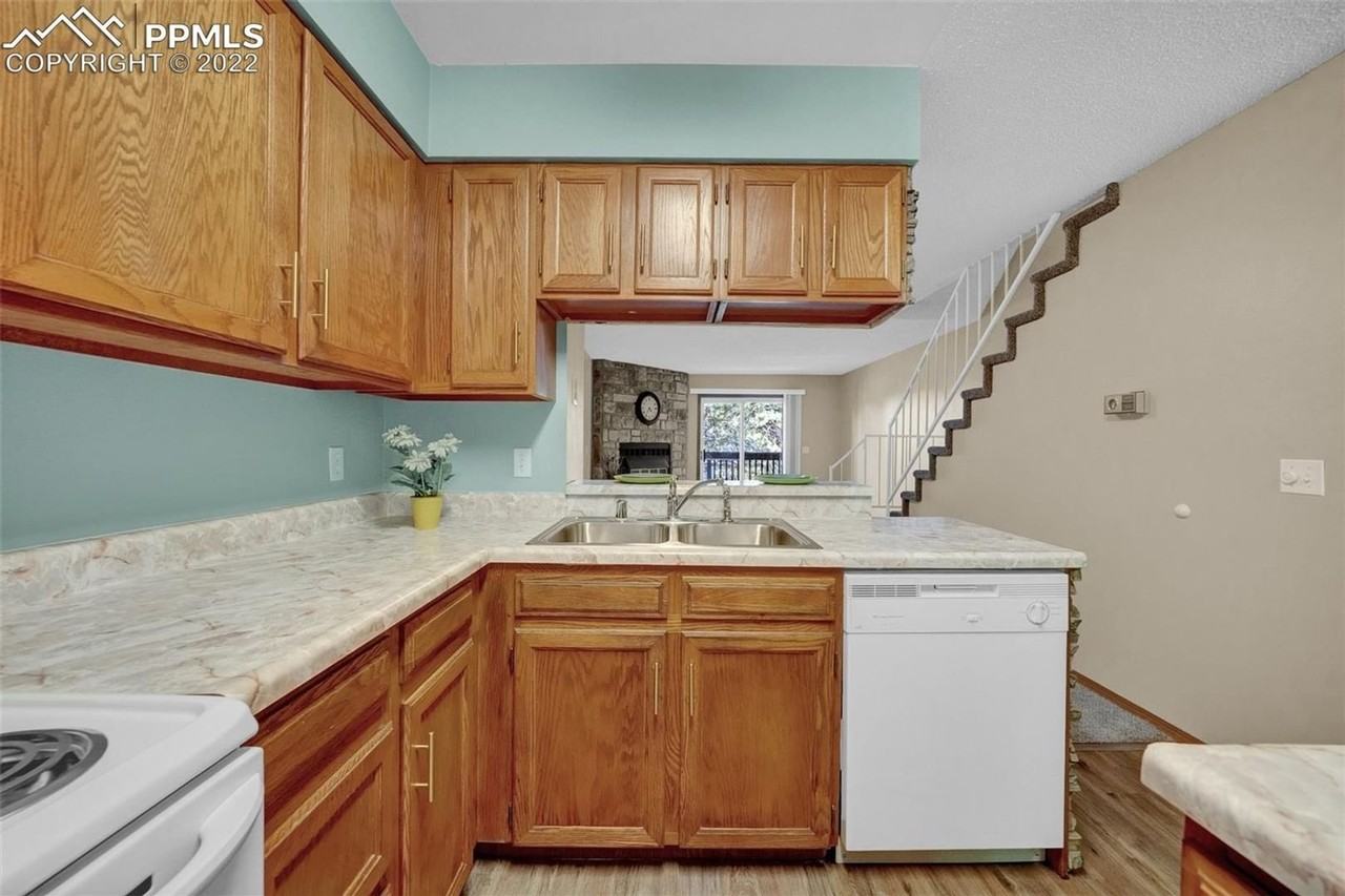3467 Queen Anne Way - Photo 4 of 37