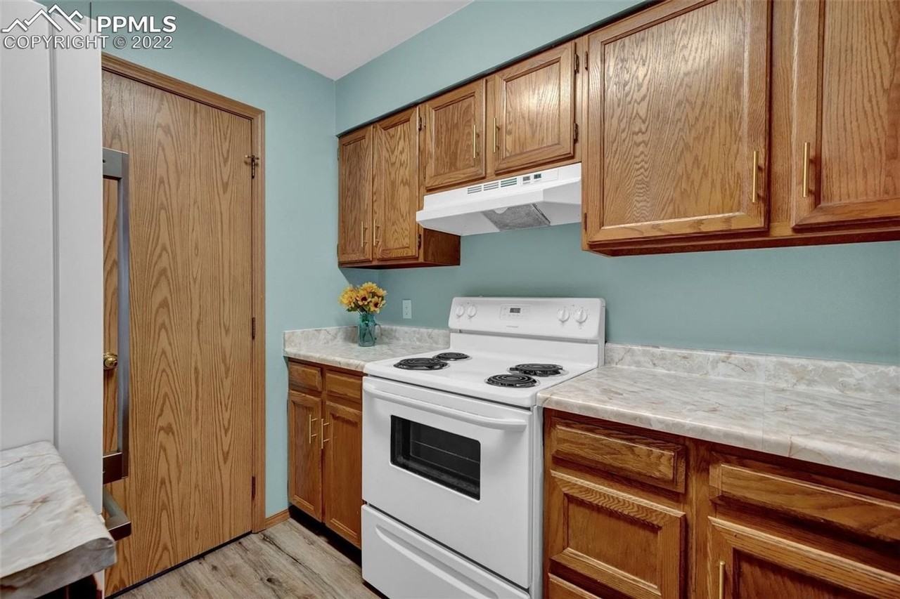 3467 Queen Anne Way - Photo 2 of 37
