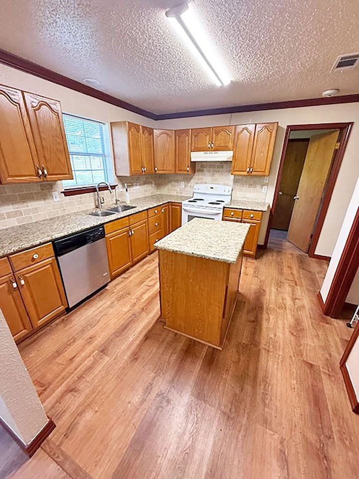 326 County Road 4228 - Photo 2 of 24