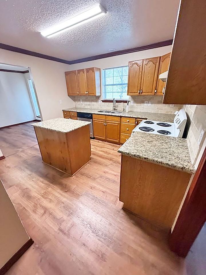326 County Road 4228 - Photo 3 of 24