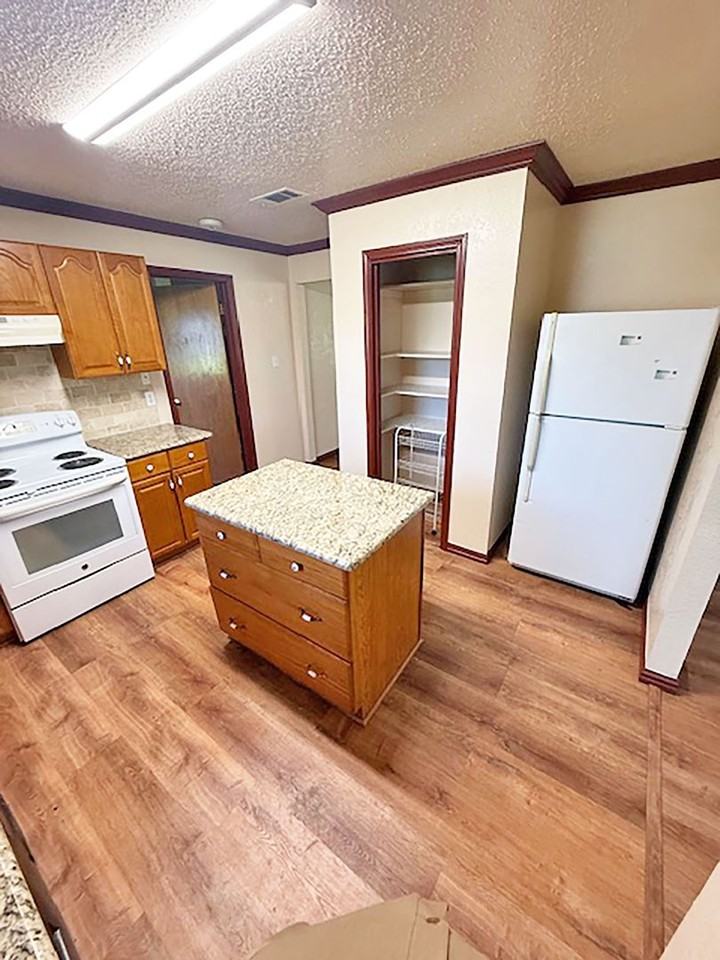 326 County Road 4228 - Photo 4 of 24