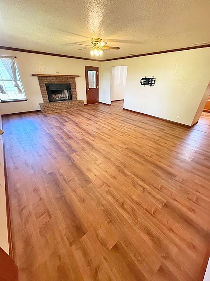 326 County Road 4228 - Photo 6 of 24