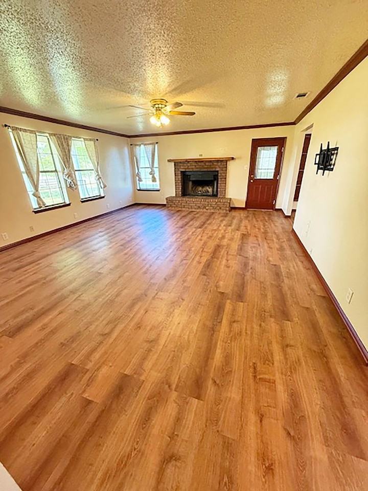 326 County Road 4228 - Photo 7 of 24