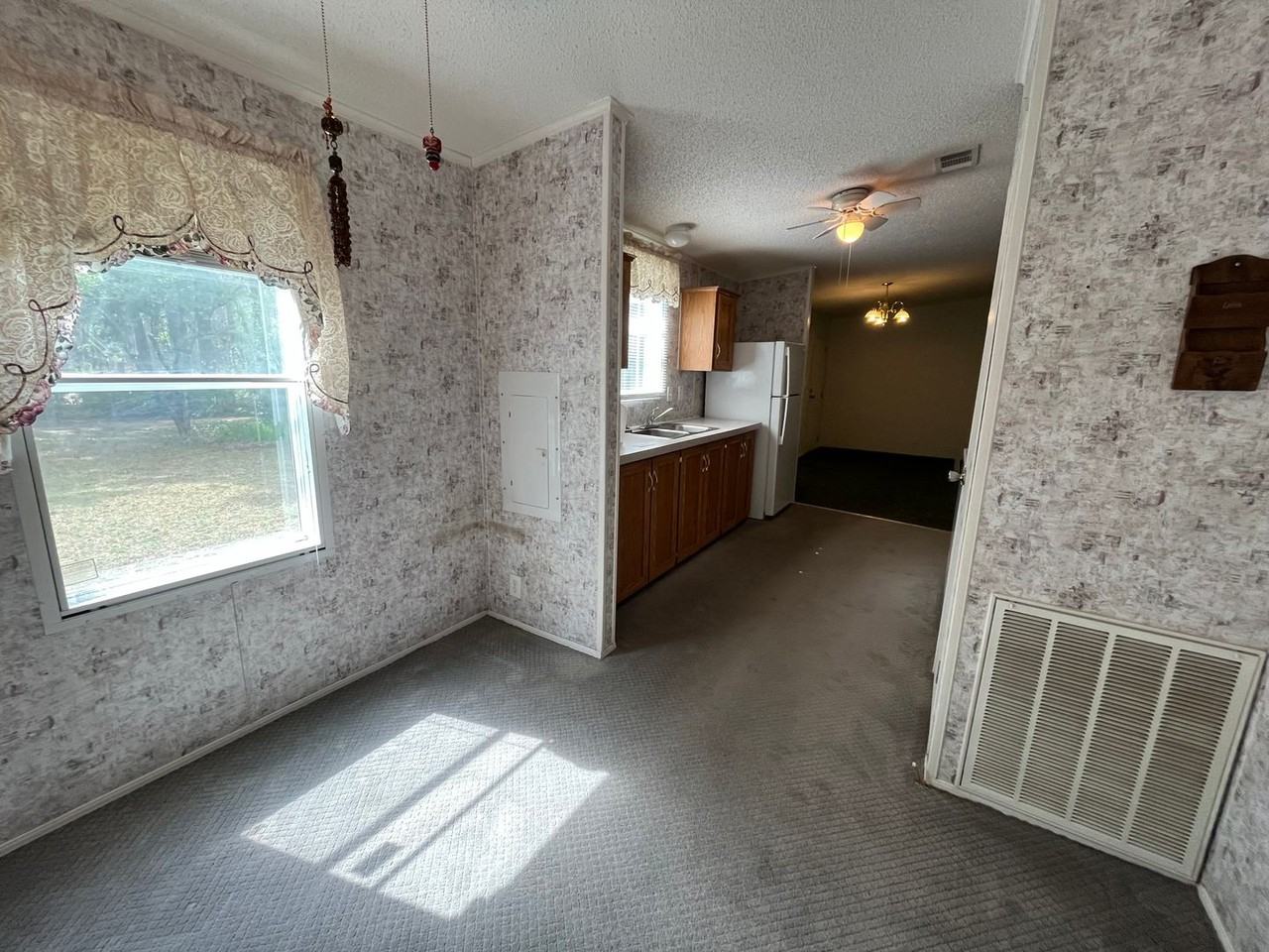15993 176th St - Photo 2 of 13