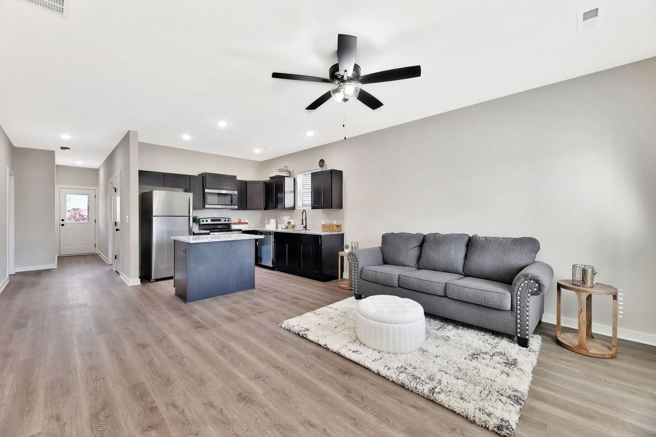 5409-11 N BRESSLER DR - Photo 2 of 13