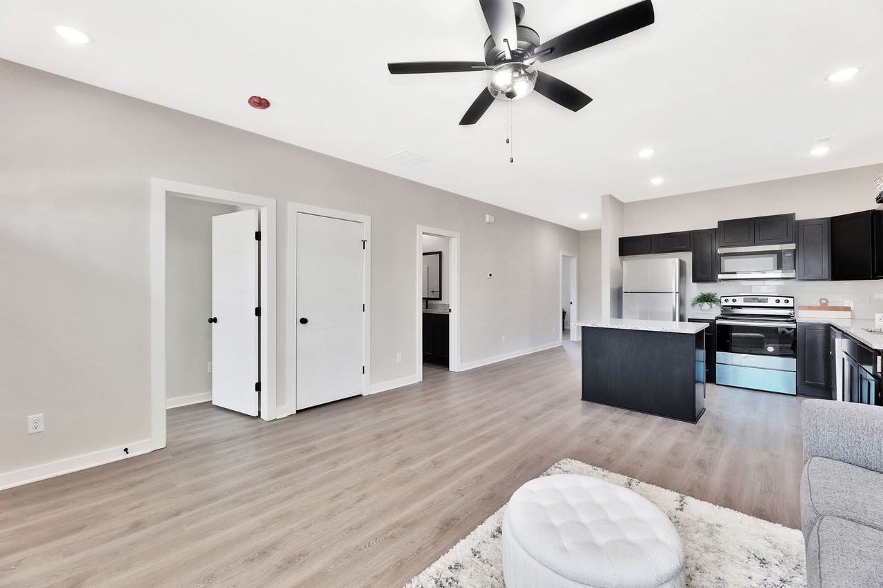 5409-11 N BRESSLER DR - Photo 4 of 13