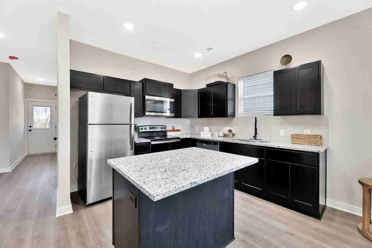 5409-11 N BRESSLER DR - Photo 6 of 13