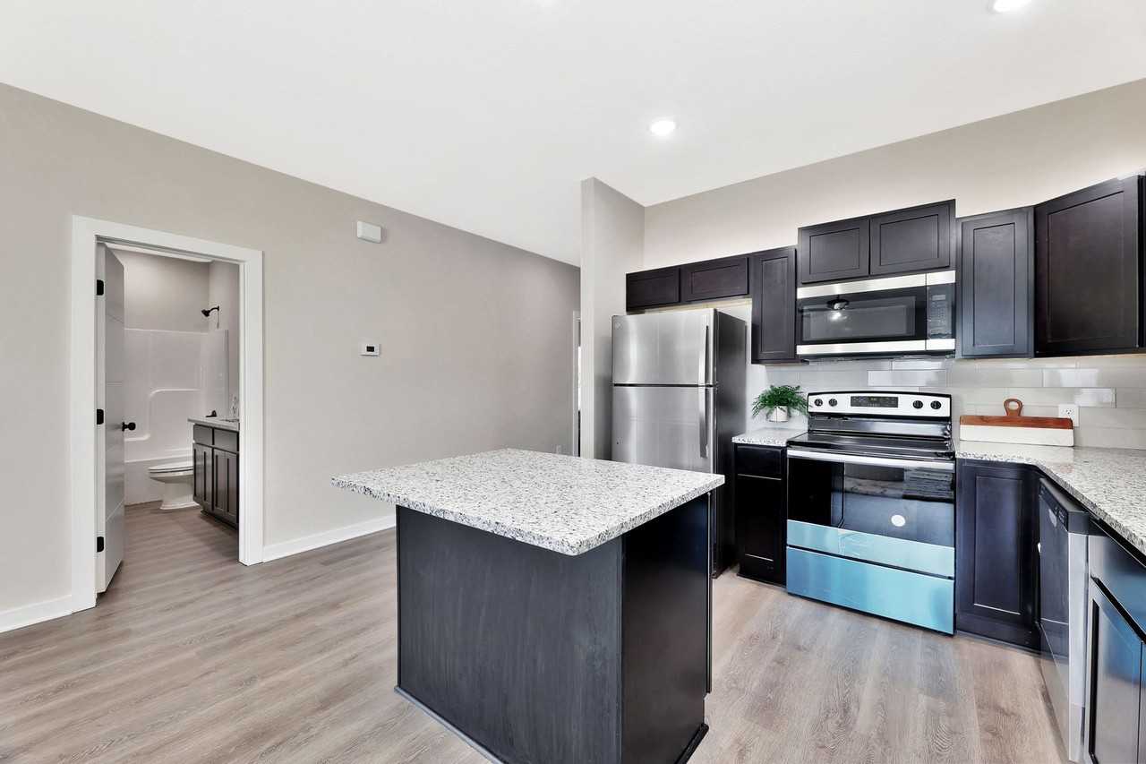 5409-11 N BRESSLER DR - Photo 7 of 13