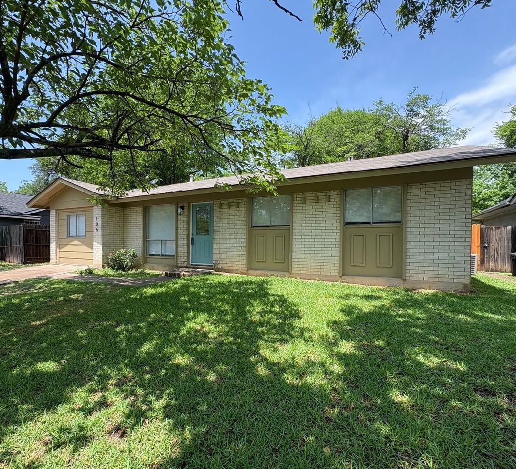 106 E Longspur Blvd - Photo 2 of 28