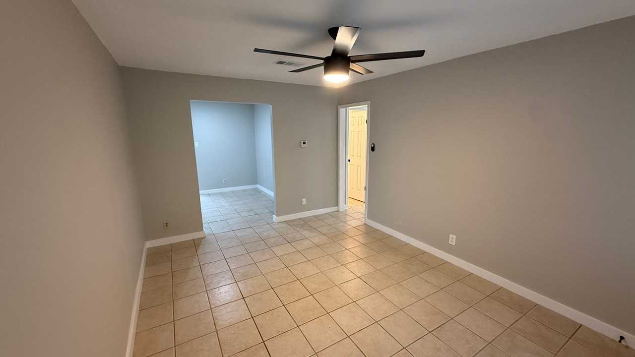 106 E Longspur Blvd - Photo 3 of 28