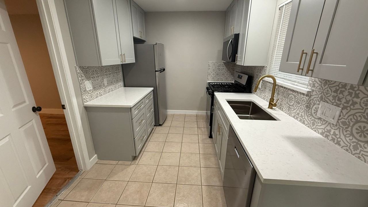 106 E Longspur Blvd - Photo 5 of 28