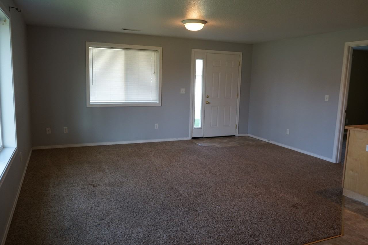 101 Se 2nd St - Photo 2 of 15