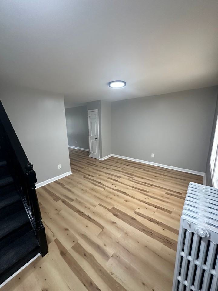 405 Darby Ter - Photo 2 of 10