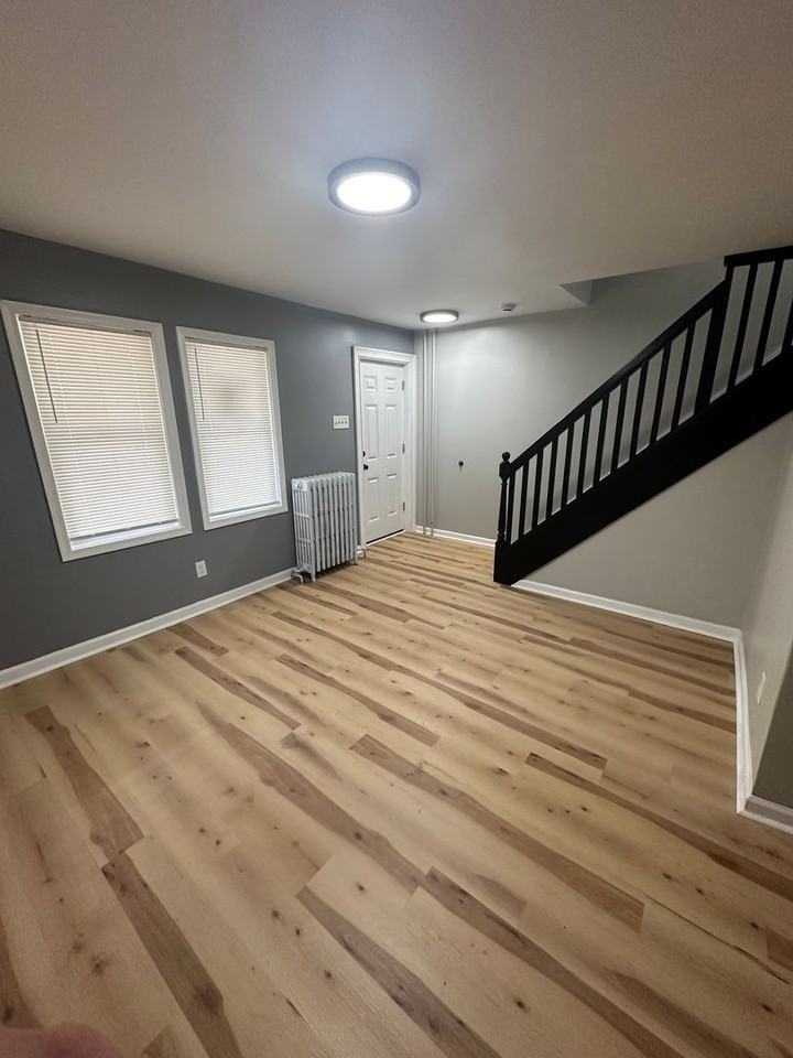 405 Darby Ter - Photo 3 of 10