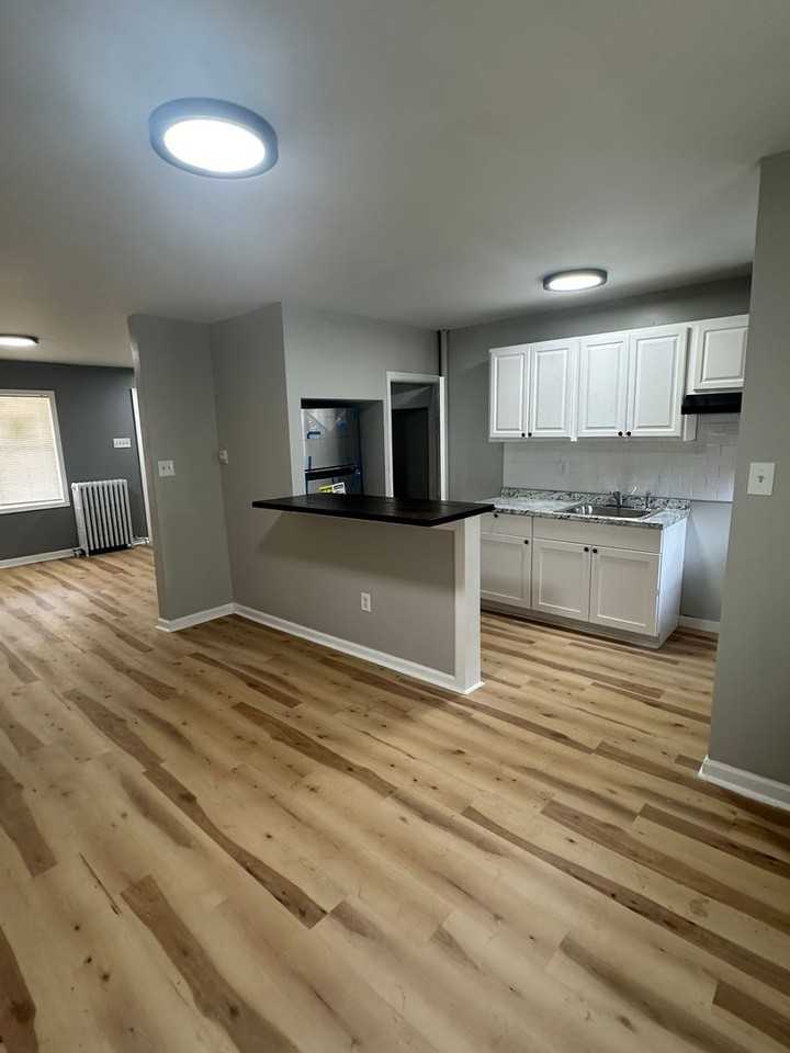 405 Darby Ter - Photo 5 of 10