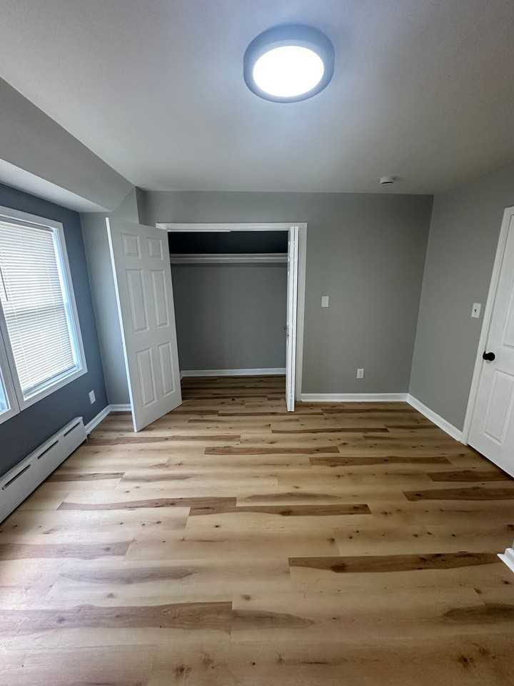 405 Darby Ter - Photo 6 of 10