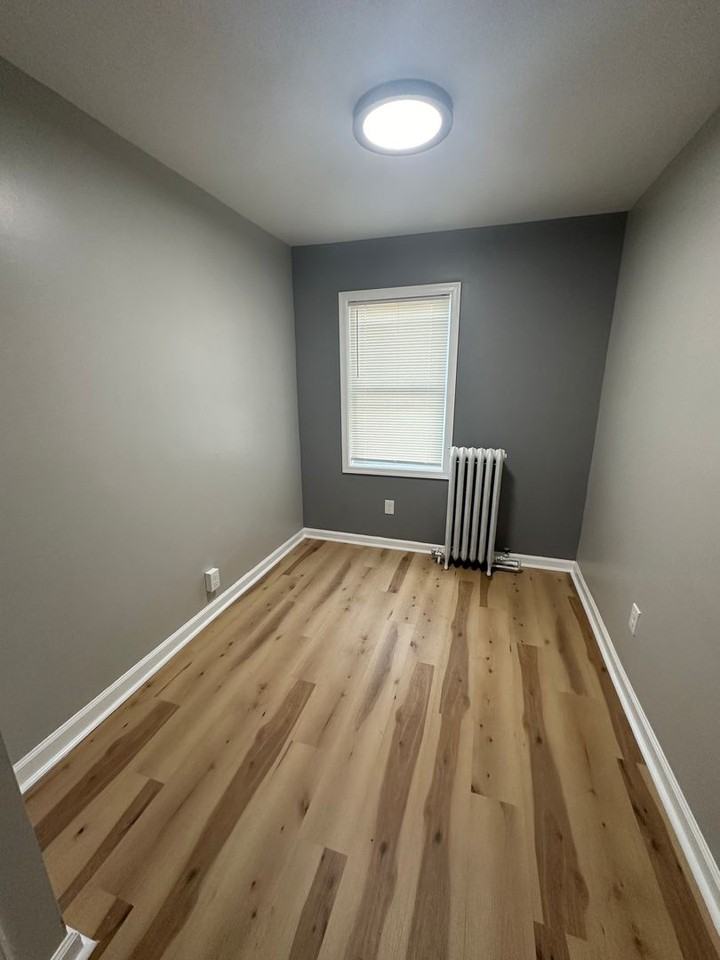 405 Darby Ter - Photo 7 of 10