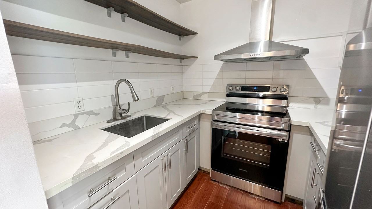 1600 Wilikina Dr #C409 - Photo 4 of 19