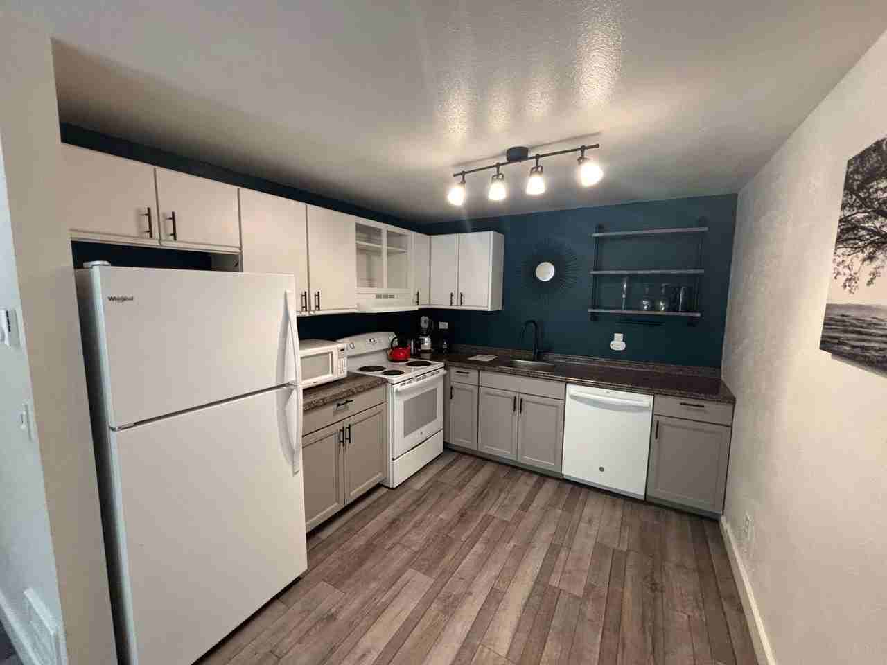 1700 Ne Wells Acres Rd - Photo 3 of 9