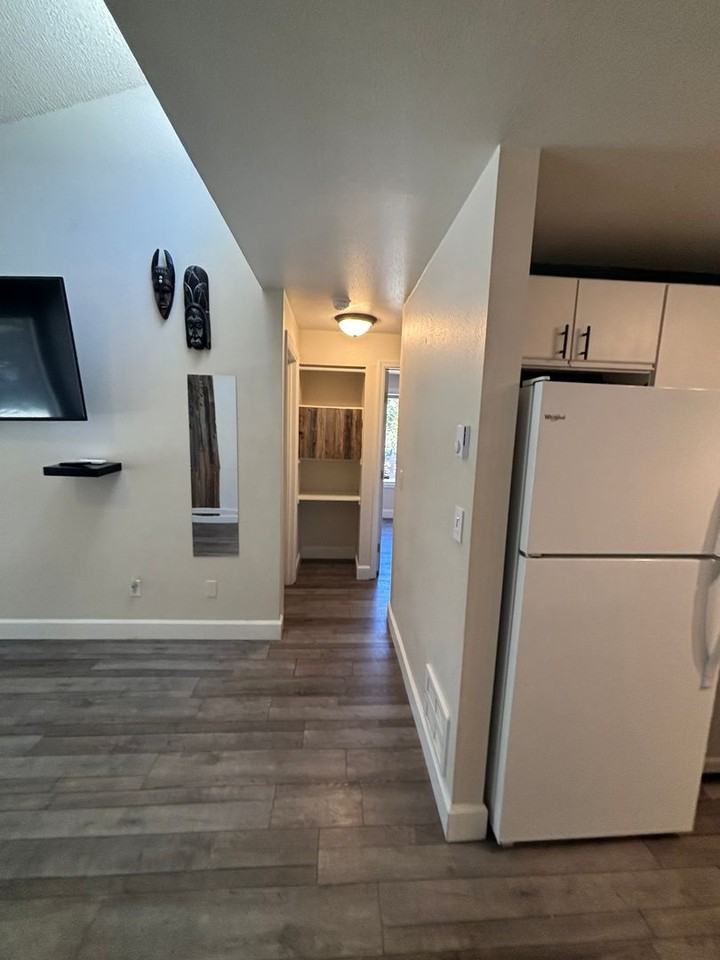 1700 Ne Wells Acres Rd - Photo 4 of 9