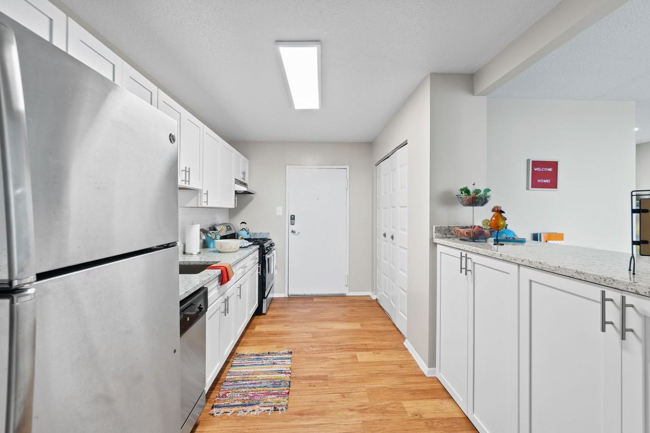 Westchester Tower Apartments - Photo 5 of 36