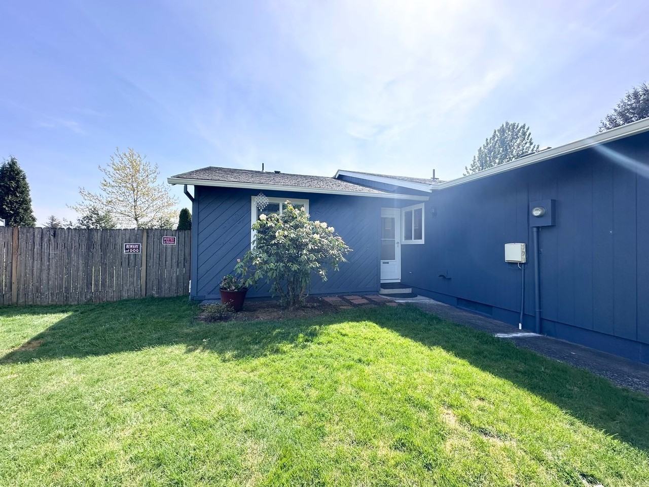 2238 Se 10th St - Photo 3 of 27