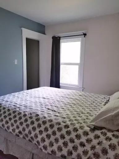 9631 100 St #3 - Photo 3 of 18