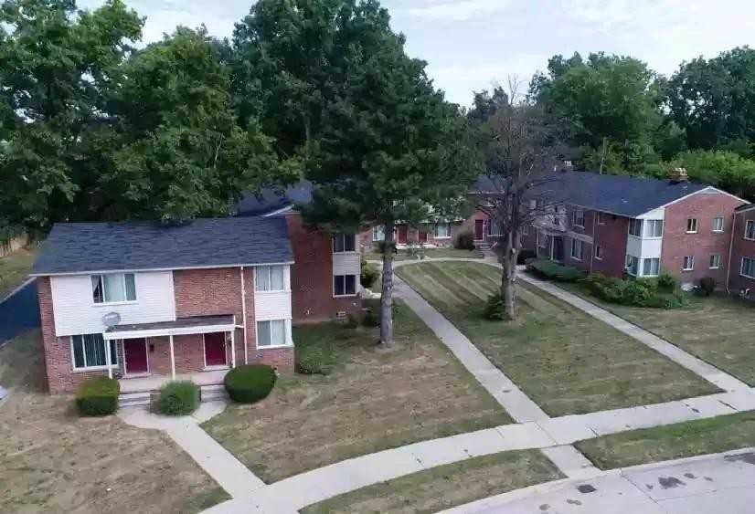 14040 Riverview St - Photo 4 of 12